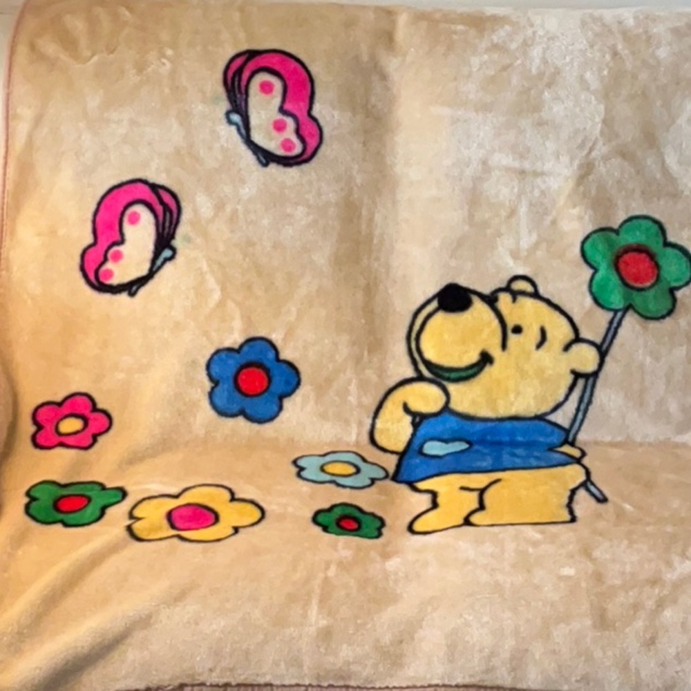 Vintagee  Winnie The Pooh Baby/Crib Blanket